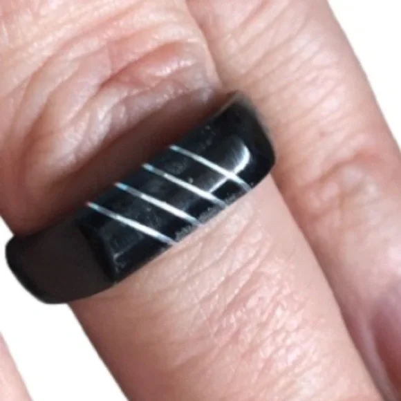 Eco-Friendly Silver Tone Striped Black Wooden Ring Sz 5 - Picture 2 of 5